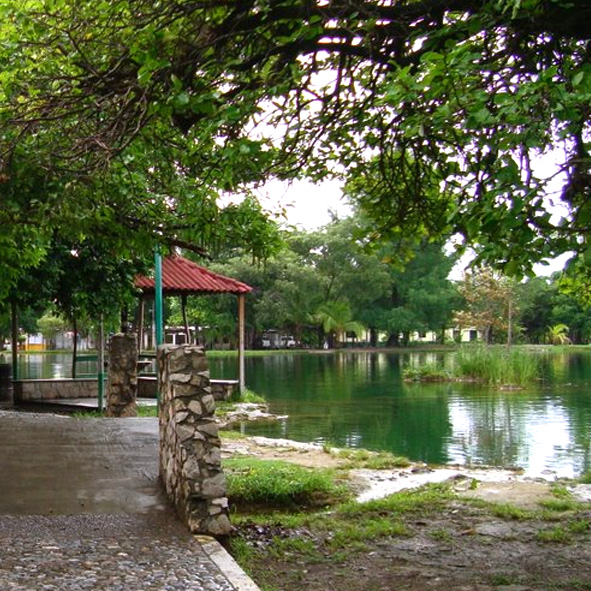 Lagos de Colón